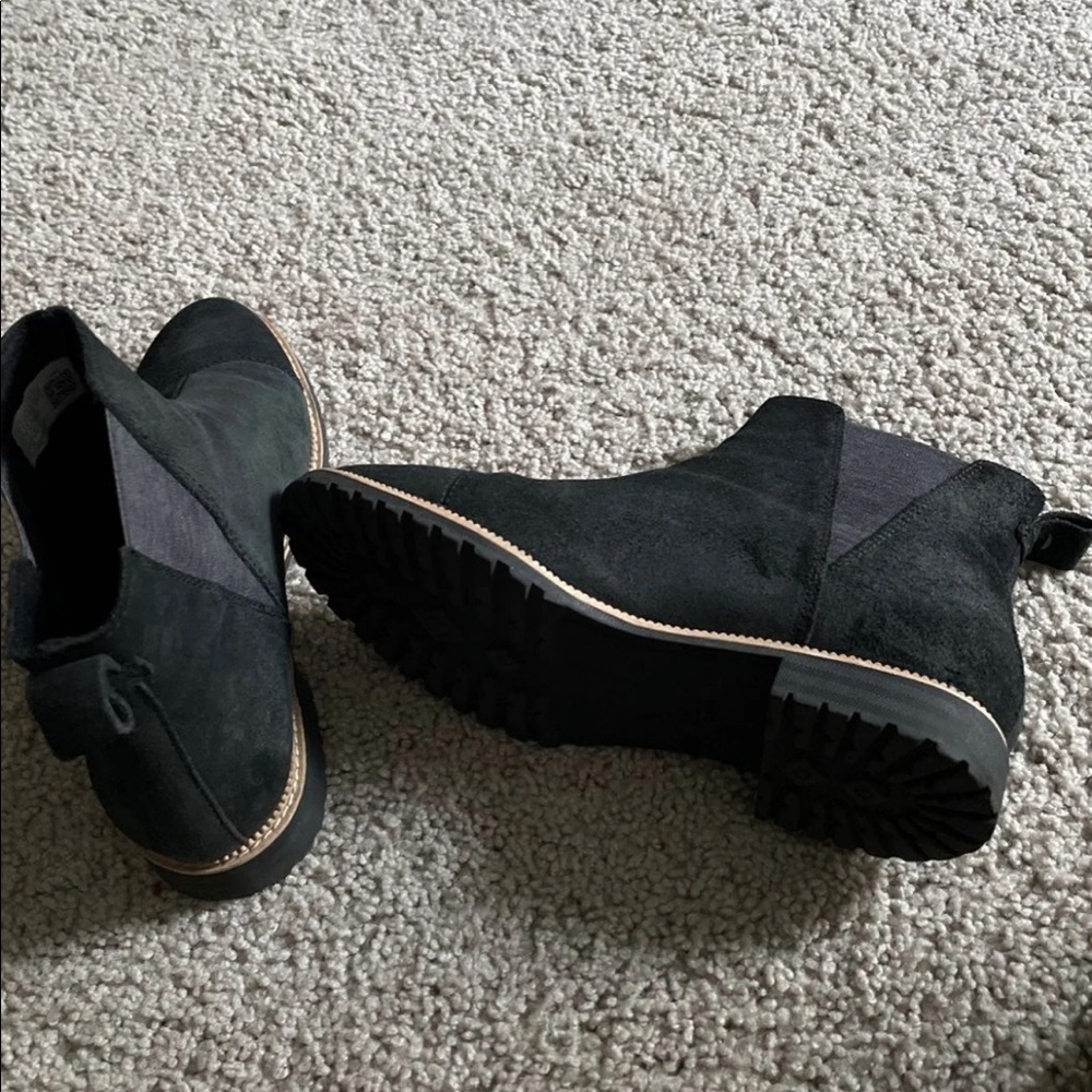 TOMS boots (size 8.5)